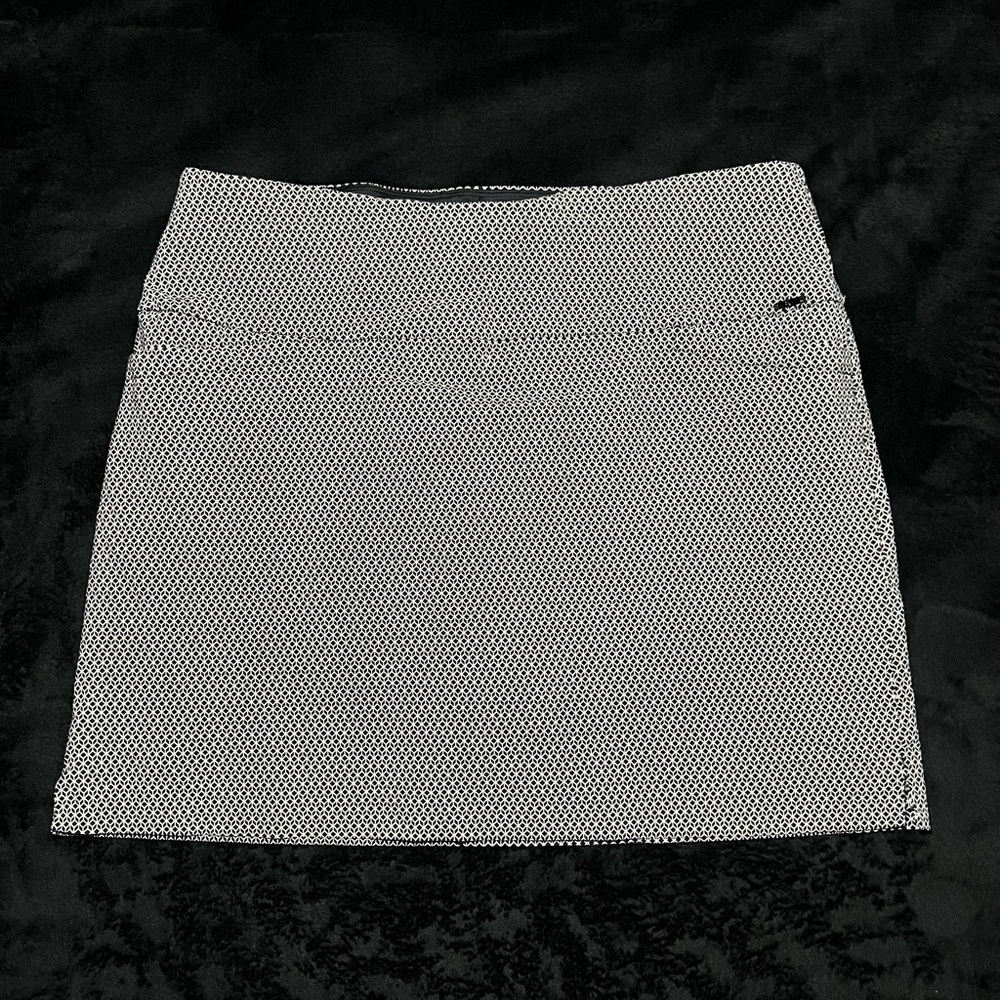 S.C & Co. Women's XL Black White Geometric Print Athletic Skort Skirt Stretch